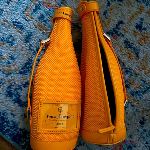 Veuve Cliquot Insulated Zipperd Ice Jacket Carrier - Picture 2 of 3